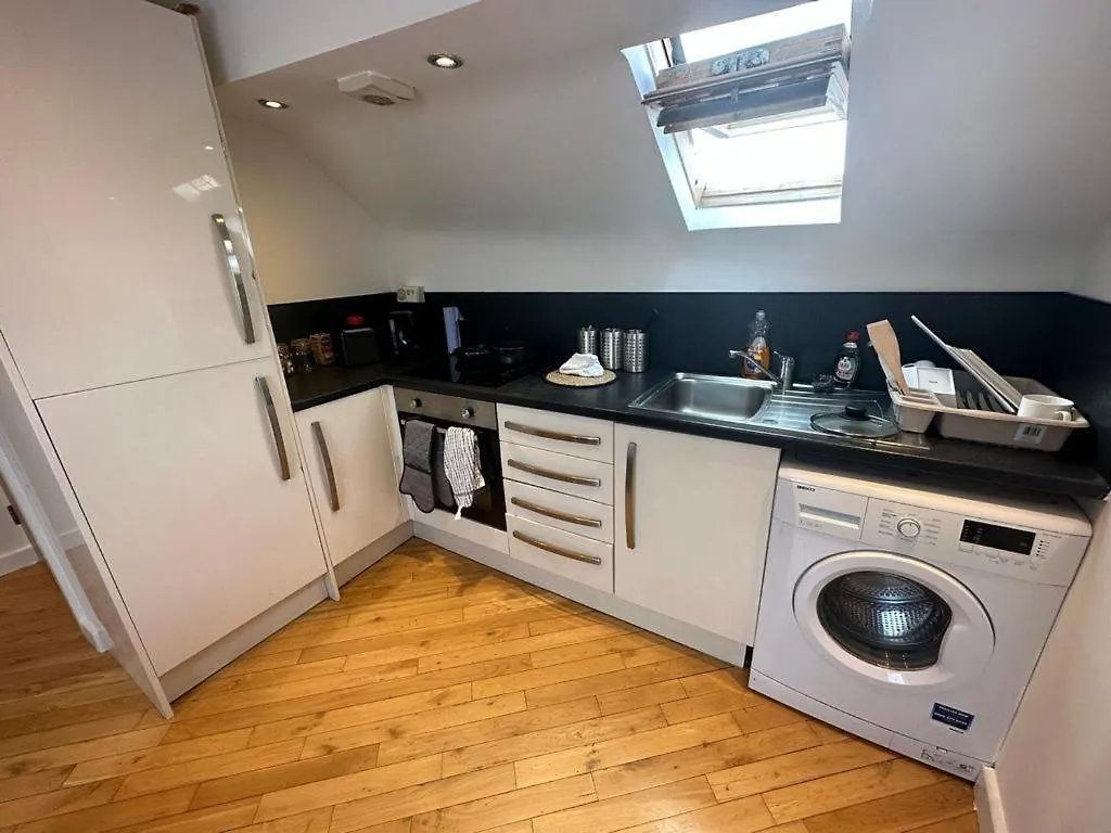 Stunning 1-Bed Studio In Pudsey Apartment