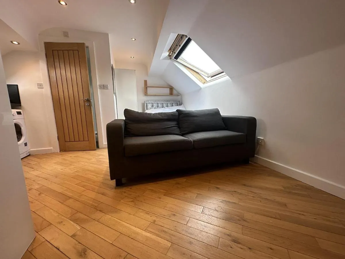 Stunning 1-Bed Studio In Pudsey Apartment